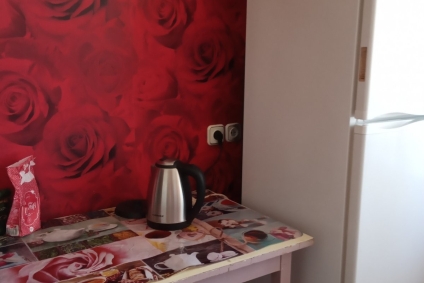 Рядом остановка, парковка для авто