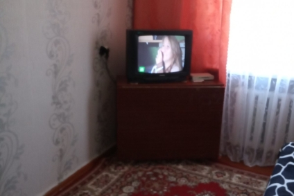 Рядом остановка, парковка для авто